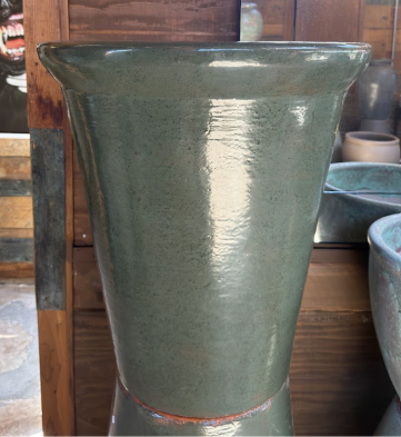 Vaso Pelon ceramic planter at Casa Del Lobo